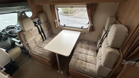 Jeffy – Jeffy – Low-Mileage, Fully Stocked Motorhome, Sleeps 6 Including Insurance!