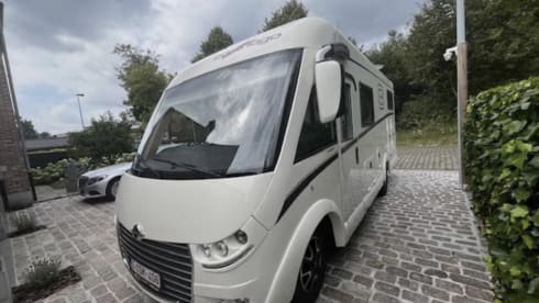 4p Carthago integrated, kan mèt gesloten trailer en scooter