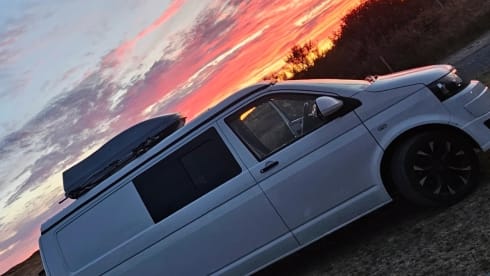 Violet – Camper Volkswagen a 4 posti letto del 2011