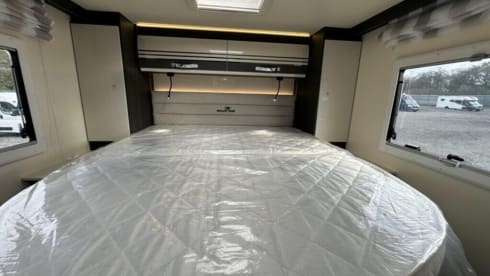 2026 5 berth - Auto / 2 cabins  – New Zefiro 696  auto - Wi-Fi / Rear double bed.