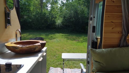 Fred – Cozy Bus Camper Automatic - Takes you everywhere, and back!