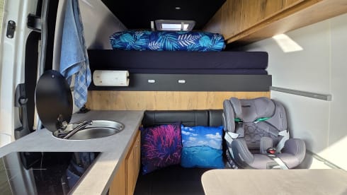 White SportsPearl – 3-sitziger Mercedes-Benz Bus aus dem Jahr 2019