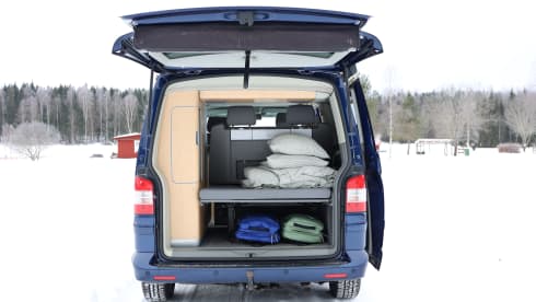 Uggla – VW California Ocean für 4 Personen mit Sitz- und Schlafmöglichkeit