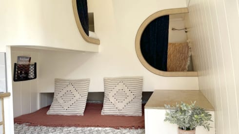 Erl – 4 berth Mercedes-Benz bus from 2013