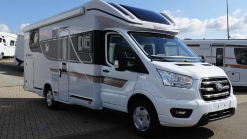 Location de camping-car semi-intégré de luxe Benimar – automatique – 5 places – 2026