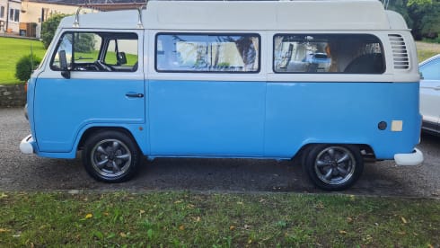 Carlos the camper – VW T2 Bay window Carlos the Camper the Blue Bay :-) 