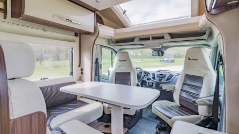 Summer Boy – 4p Benimar camper with large king size bed