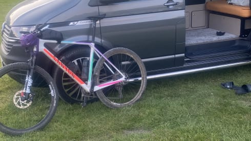 Florrie The Adventure Van - Volkswagen Transporter T6 Camper King