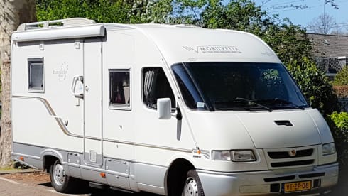 Compact integral camper with 4 berths - available from 3-8