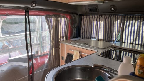 Het rode monster – Official Westfalia built-in, ideal small family camper 5p