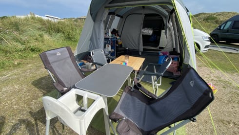 5p. In zeer goede staat; met diverse kampeeruitrusting indien nodig – 5p VW California Beach campervan from 2019