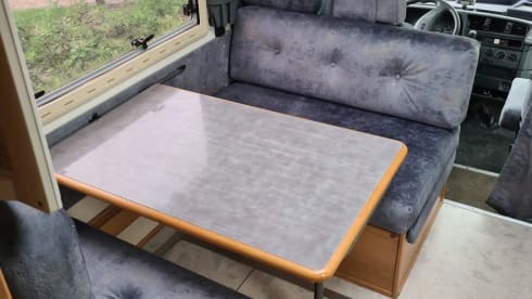 6 persoons winteruitvoering met B rijbewijs  – 6 person Eura Mobil integral from 1996