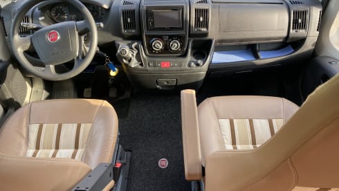 Burstner ixeo time 734 – Very luxurious camper queen-size bed air conditioning Nespresso