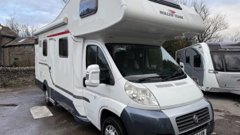 Mikey – 6 bed / 6 seatbelt Motorhome - let’s go on a road trip