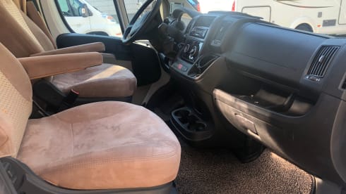 Bennie – Fiat Ducato Carado T449 with queen bed
