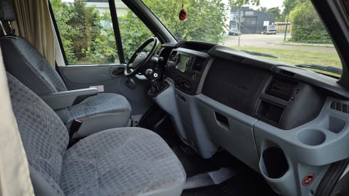 3p Renault Rapido integrated retro camper