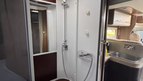 Integral 4 person camper super luxury 