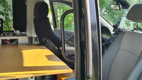 Black Viany – 2p Mercedes-Benz Viano campervan from 2010
