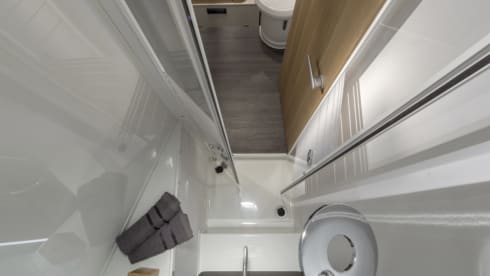 Glamping! – 5p Adria Mobil semi-integrated uit 2021