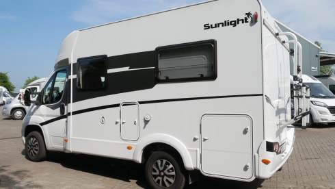Sunlight T58, Compact 6-meter Semi-Integrated with French bed!