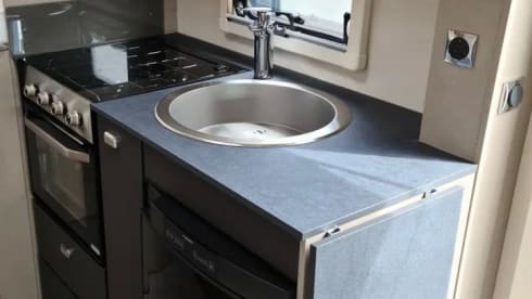 Ash – Luxury 6 Berth Motor home Perfect for Family Escapes