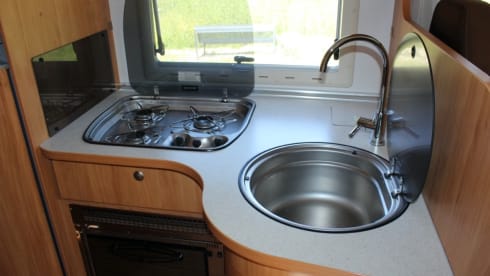 4-5 person Adria Coral S-680 SP