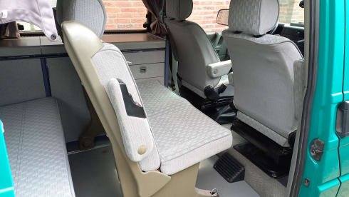 Kermit – Original Volkswagen t4 California 1994 6 persons off-grid