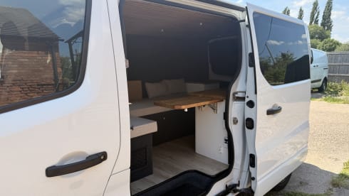 TZM – Campervan Vauxhall Vvaro a 2 posti letto, passo lungo, dal 2026