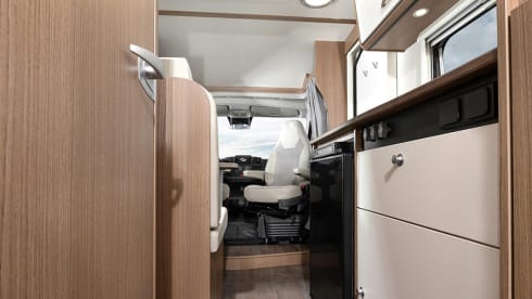 Carado V339 – Experience the freedom! (built in 2021) Compact and luxurious with all options and a queen bed 