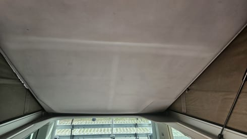 4p Volkswagen campervan uit 2013