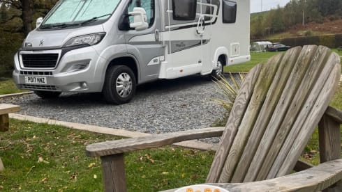 Cezar&Cleo – Eldis Majestic 185 , 4 Berth and 4 belt