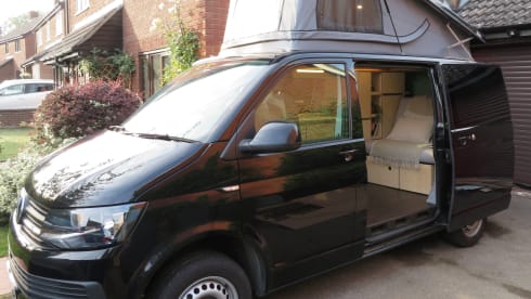 Benji – 4 berth Volkswagen bus from 2017