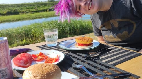 Ford Campervan met groot bed & uitschuifbare keuken 