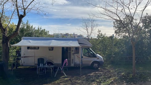 Semi-Integrated Camper for 4 people.