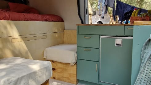 Appa – Fourgon aménagé Opel Movano L2H2, charmant et autonome pour 2 personnes