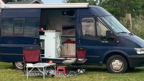 De blauwe bus – Ford Transit Wohnmobil aus dem Jahr 2005