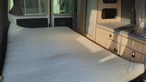 Marinus – Volkswagen t5 extended camper. Vending machine