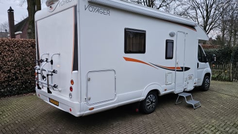 Voyager – impeccable 4p semi-integrated camper from 2017