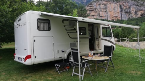 Hymer Excis-i 678, Automatic, 150 hp, air suspension, 4 adults. or 2 adults + 3child.