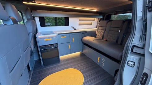 C1 – Volkswagen-Campingbus mit 4 Schlafplätzen ab 2025