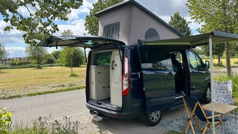 t'Bussie – Ford Custom Nugget, on the road with the Bussie!