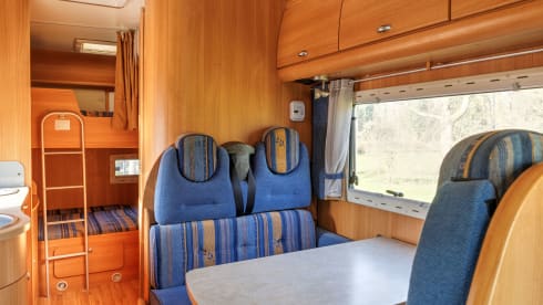 Beautiful 6 pers. + 2 * air conditioning Challenger Alcove motorhome