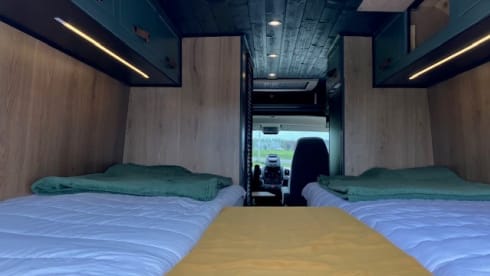 Heunie 1 – Beautiful camper van from 2017 with 2 lengthways beds