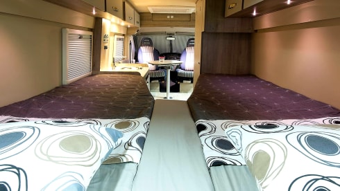 2 p. bus camper with longitudinal beds (AmorA 2017)