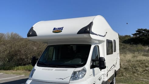 Luxurious & complete 4-6 person camper.