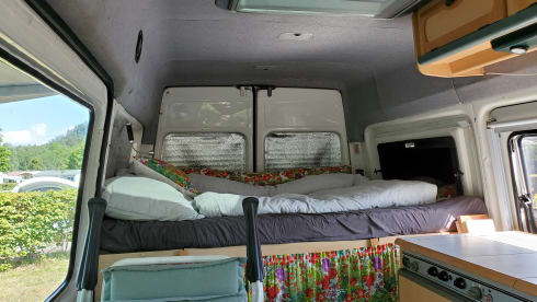 Barry Klasbak – Compact, cozy and maintained Mercedes Sprinter for 2 (tall) people