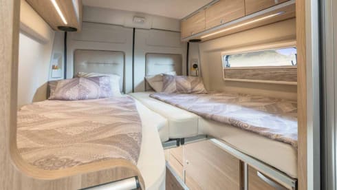 Fiat Hymercar Emmen  – Complete 4 Pers. Fiat Hymer Yellowstone Buscamper Sleeping Roof Model 2018. 