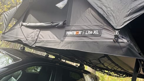 Jaxx  – luxury 4*4 with XL Roof Tent