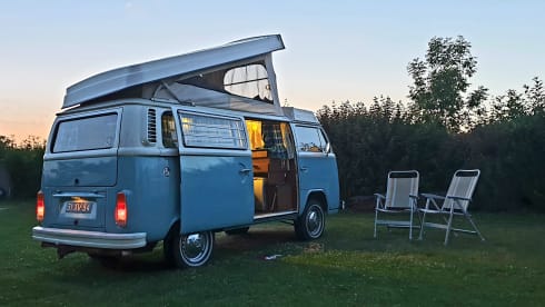 Brum – Volkswagen T2 baby blue with 6 cylinder