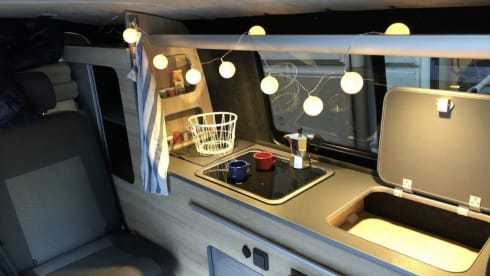 Nova – Simply experience. Learn to love camping with our VW t5.